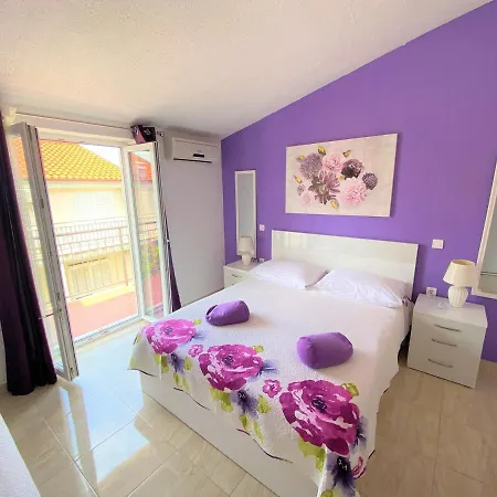 Apartment Universe Makarska